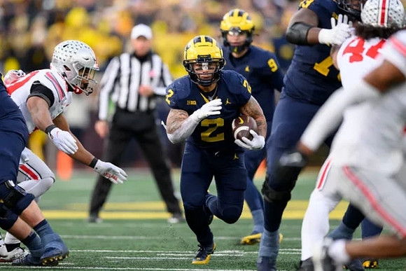 Blake Corum (2), J.J. McCarthy (9), and LaDarius Henderson (73)
