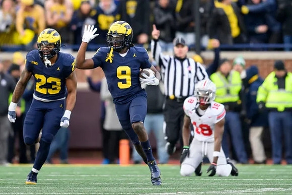 Michael Barrett (23) and Rod Moore (9)