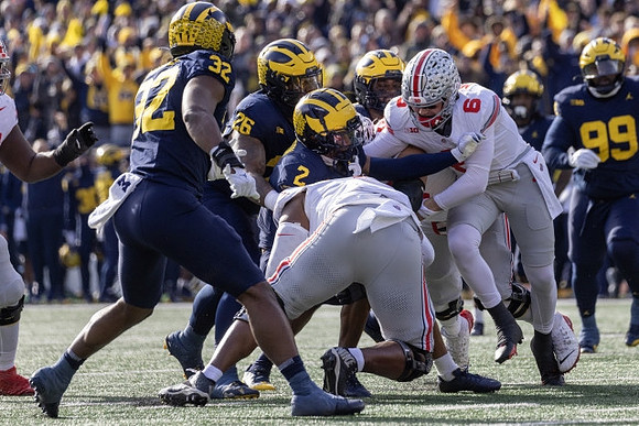 Jaylen Harrell (32), Rayshaun Benny (26), Will Johnson (2), and Cam Goode (99)