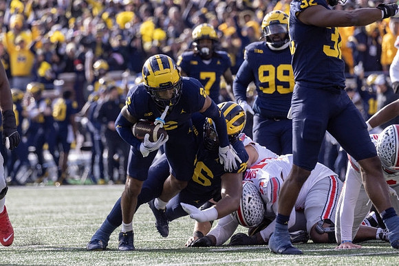 Will Johnson (2), Rayshaun Benny (26), Makari Paige (7), Cam Goode (99), and Jaylen Harrell (32)