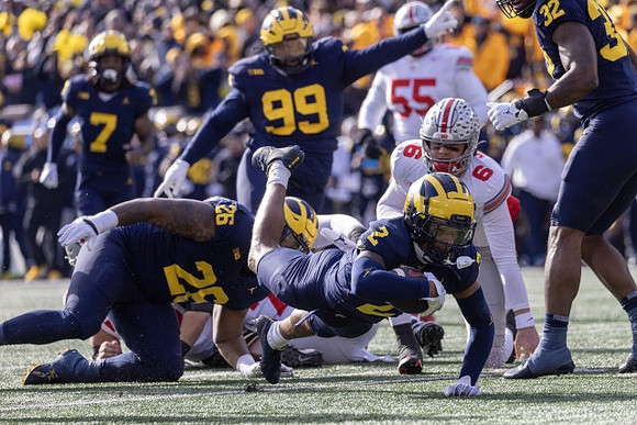 Rayshaun Benny (26), Makari Paige (7), Will Johnson (2), Cam Goode (99), and Jaylen Harrell (32)