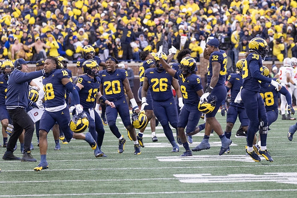 Rod Moore (9) and Michigan Team