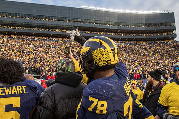Josaiah Stewart (5) and Kenneth Grant (78)