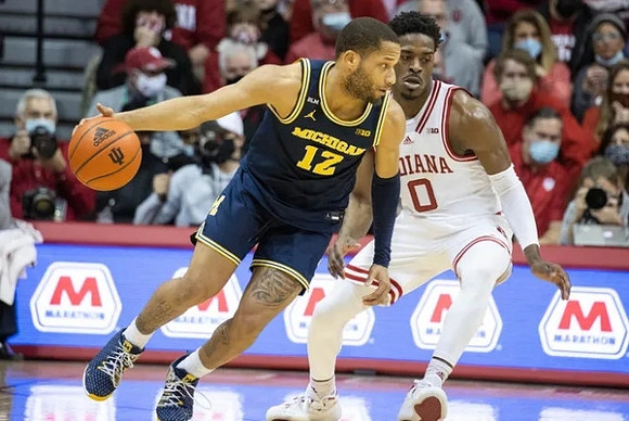 DeVante' Jones (12)