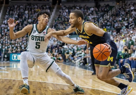 DeVante' Jones (12)