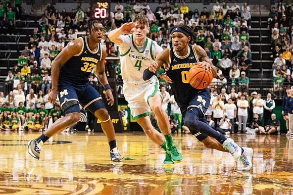 Tarris Reed Jr. (32) and Dug McDaniel (0)