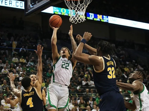 Nimari Burnett (4) and Tarris Reed Jr. (32)