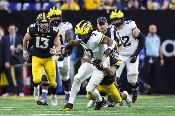 Trente Jones (53), Donovan Edwards (7), and Karsen Barnhart (52)