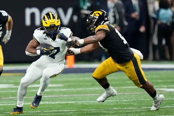 Donovan Edwards (7)