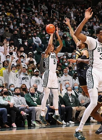 DeVante' Jones (12)
