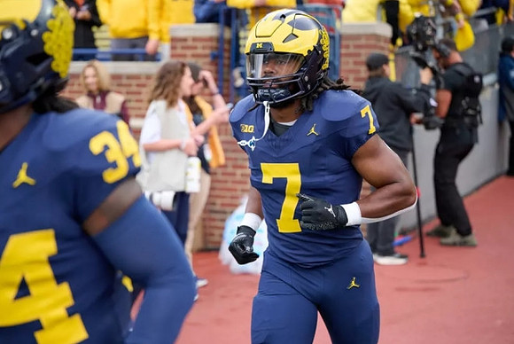 Leon Franklin (34) and Donovan Edwards (7)