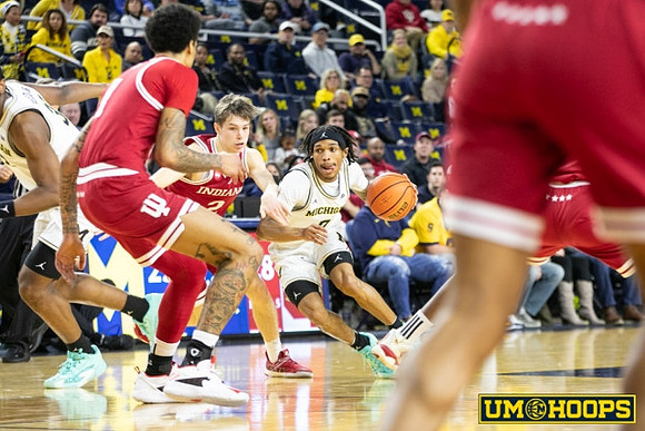 Tarris Reed Jr. (32) and Dug McDaniel (0)