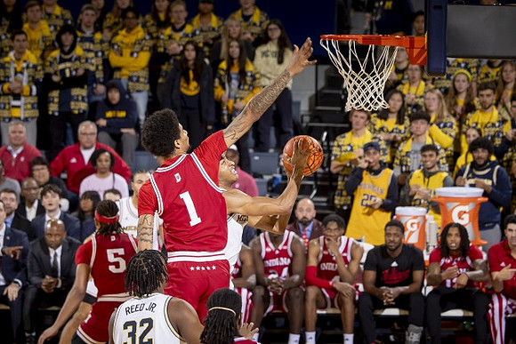 Tarris Reed Jr. (32) and Nimari Burnett (4)