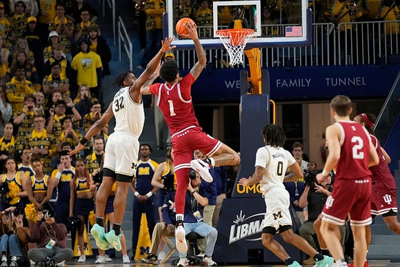 Tarris Reed Jr. (32) and Dug McDaniel (0)