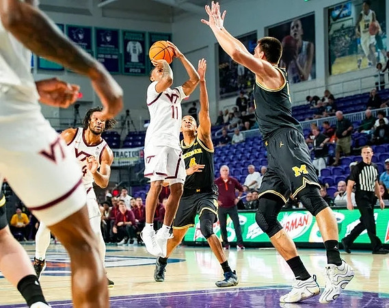 Nimari Burnett (4) and Vladislav Goldin (50)