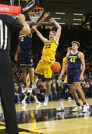 Tray Jackson (2) and Will Tschetter (42)