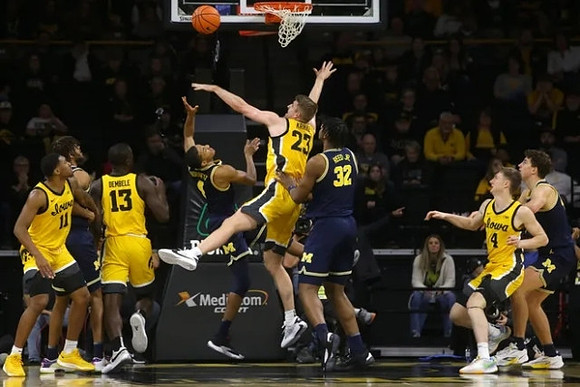 Nimari Burnett (4), Tarris Reed Jr. (32), and Will Tschetter (42)