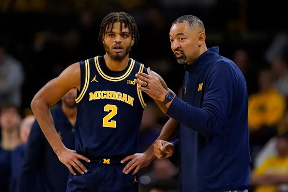 Tray Jackson (2) and Juwan Howard