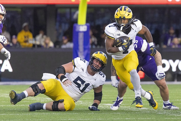 Greg Crippen (51) and Donovan Edwards (7)