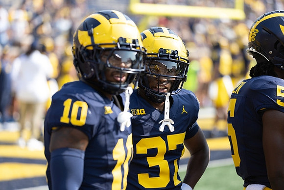 Zeke Berry (10) and Micah Davis (37)