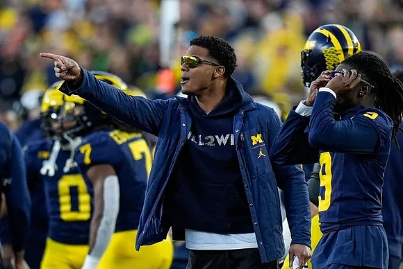 Will Johnson (2) and Rod Moore (9)