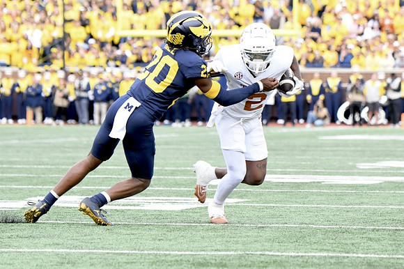 Jyaire Hill (20)