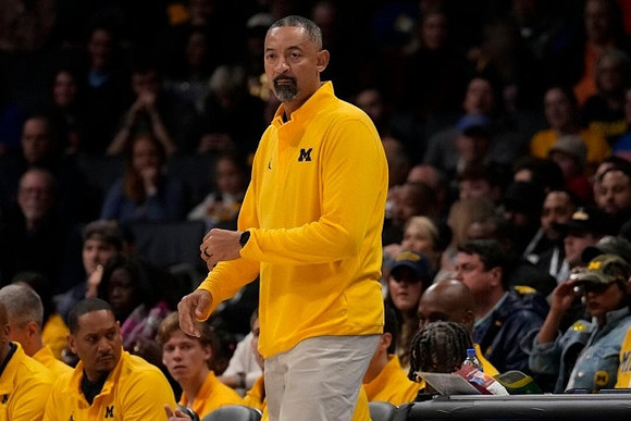 Howard Eisley and Juwan Howard