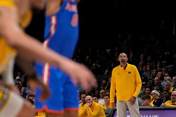 Juwan Howard, Phil Martelli, Juwan Howard, and Dug McDaniel (0)