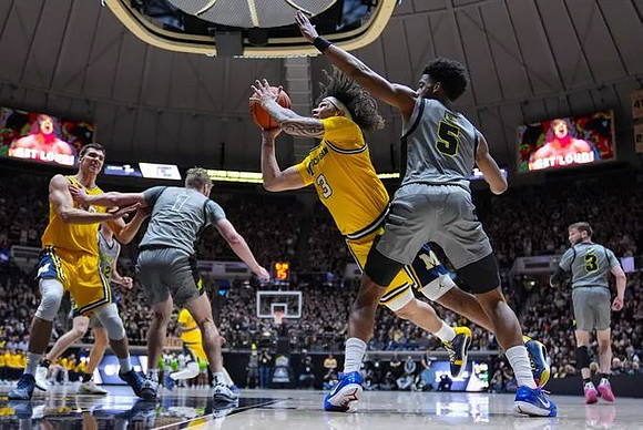 Vladislav Goldin (50) and Tre Donaldson (3)