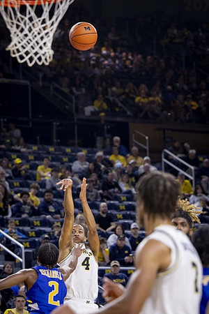 Nimari Burnett (4) and Tray Jackson (2)