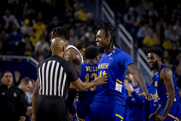 Tarris Reed Jr. (32)
