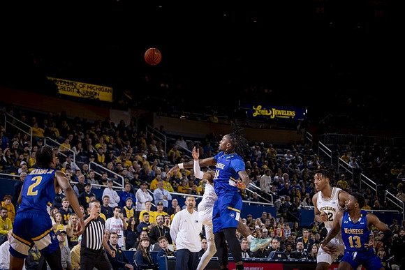 Juwan Howard and Tarris Reed Jr. (32)