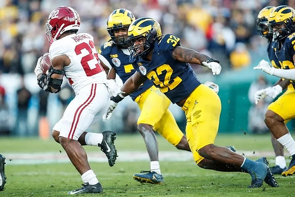 Makari Paige (7) and Jaylen Harrell (32)