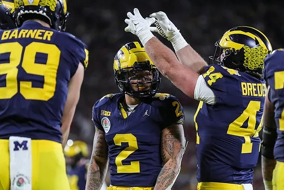 AJ Barner (89), Blake Corum (2), and Max Bredeson (44)