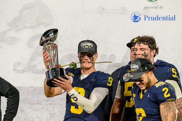 J.J. McCarthy (9), Nathan Efobi (55), Blake Corum (2), Warde Manuel, and Rose Bowl Trophy