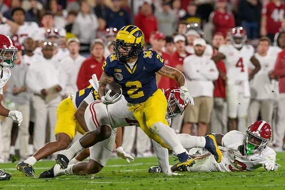 Semaj Morgan (82) and Blake Corum (2)