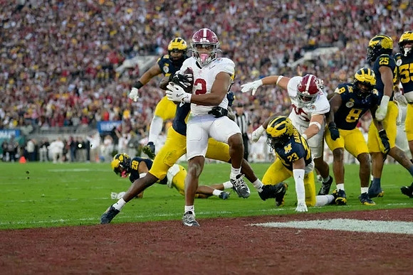Quinten Johnson (28), Michael Barrett (23), Derrick Moore (8), Junior Colson (25), and Mason Graham (55)