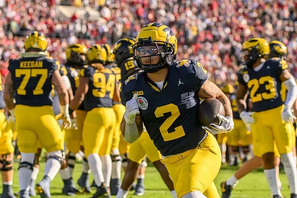 Blake Corum (2) and Michigan Team