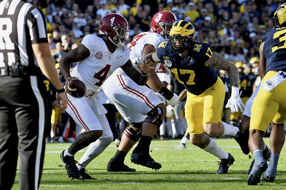 Braiden McGregor (17) and Jaylen Harrell (32)