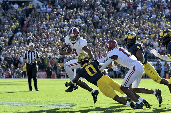 Mike Sainristil (0) and Josaiah Stewart (5)