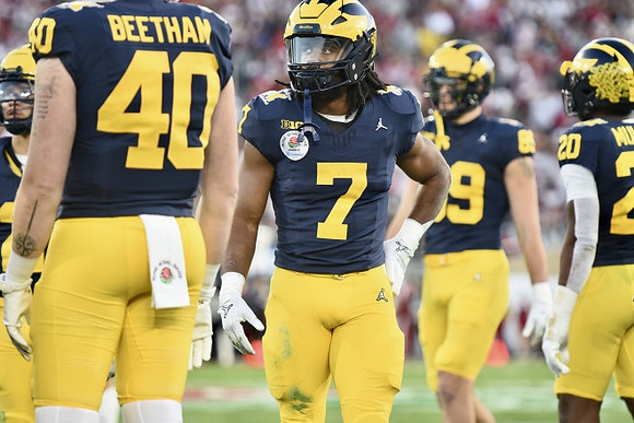 Donovan Edwards (7) and Michigan Team