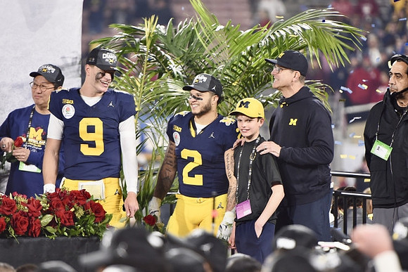UofM President Santa Ono, J.J. McCarthy (9), Blake Corum (2), and Jim Harbaugh