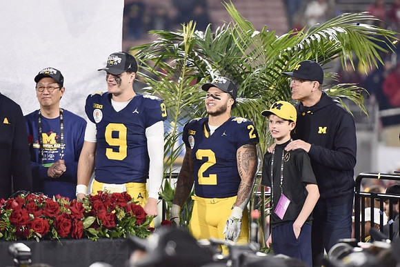 UofM President Santa Ono, J.J. McCarthy (9), Blake Corum (2), and Jim Harbaugh