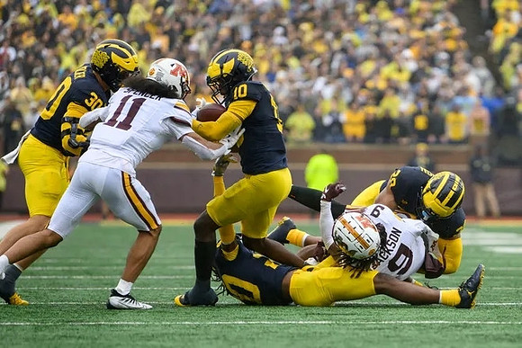 Jyaire Hill (20), Zeke Berry (10), Jyaire Hill (20), and Quinten Johnson (28)