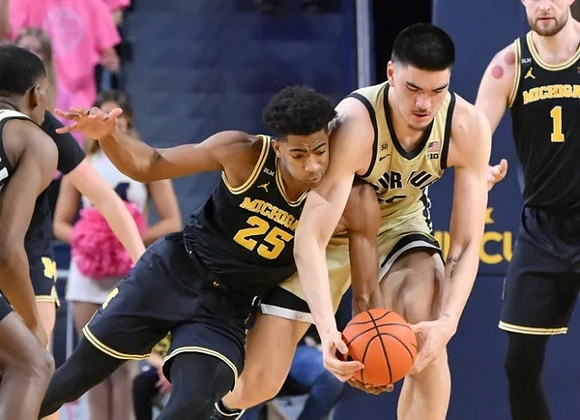 Jace Howard (25) and Hunter Dickinson (1)