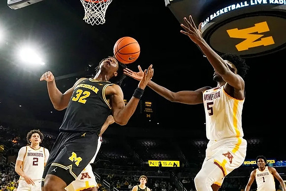 Tarris Reed Jr. (32) and Will Tschetter (42)