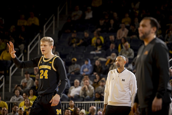 Youssef Khayat (24), Juwan Howard, and Minnesota Head Coach Ben Johnson