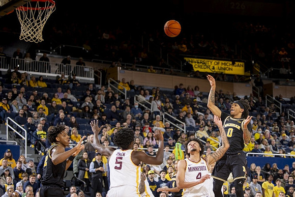 Tarris Reed Jr. (32) and Dug McDaniel (0)