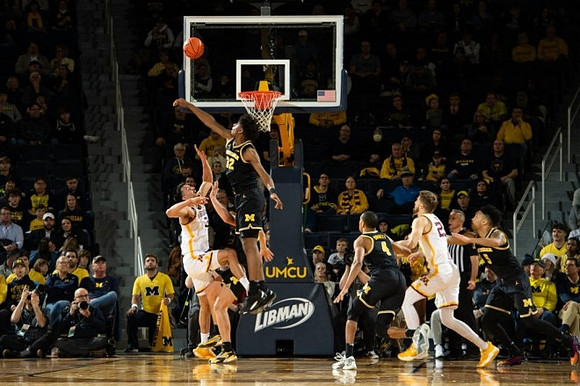 Tarris Reed Jr. (32), Nimari Burnett (4), and Terrance Williams II (5)