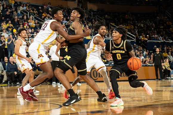 Tarris Reed Jr. (32) and Dug McDaniel (0)